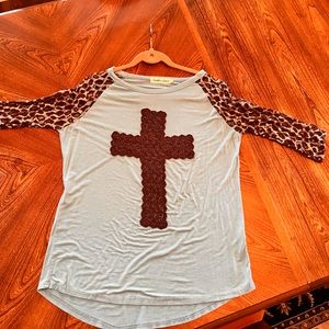 Women’s Pullover Top - Size: LARGE